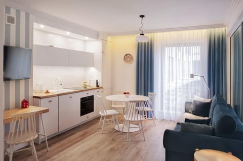 TV and multimedia, Kitchen or kitchenette, Living room, Seating area, Dining area, pet friendly, stove