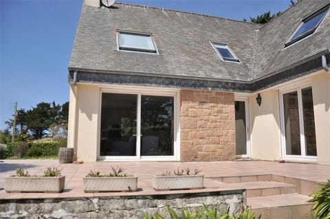 Villa petite vue mer à 150m de la plage de Toul Bihan à TREGASTEL - Réf 414 Villa in Trégastel