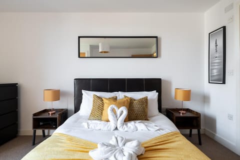 Bed, Bedroom, towels