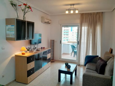 TV and multimedia, Living room, Seating area, Dining area, air conditioner