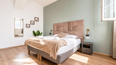 Property building, Bed, Bedroom, towels