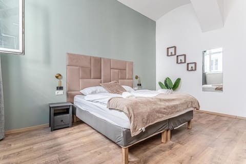 Property building, Bed, Bedroom, towels