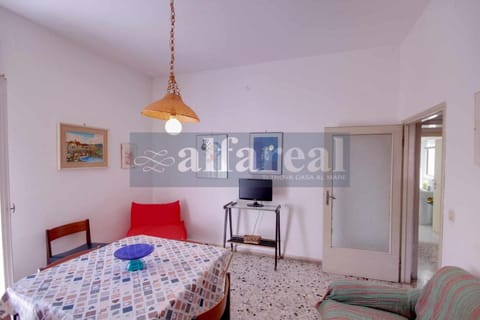 TV and multimedia, Living room, Seating area, Evening entertainment