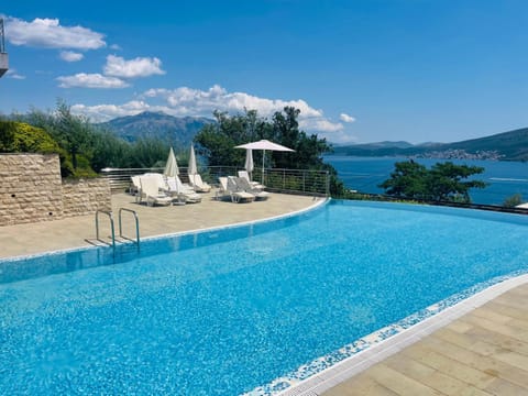 Nearby landmark, Day, Natural landscape, Lake view, Mountain view, Pool view, Swimming pool, sunbed
