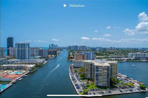 Apartment 3B/3B Stunning view of the intercostal Apartment in Hallandale Beach