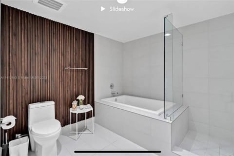 Apartment 3B/3B Stunning view of the intercostal Apartment in Hallandale Beach