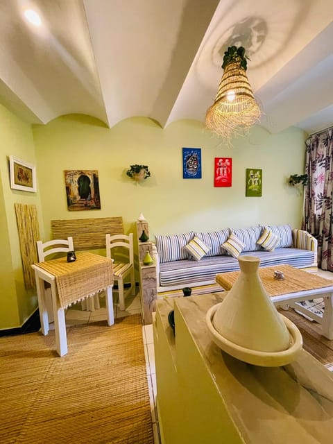 Decorative detail, Seating area, Dining area