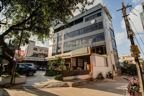 Property building, City view, Location, Parking