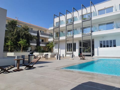 Day, Swimming pool