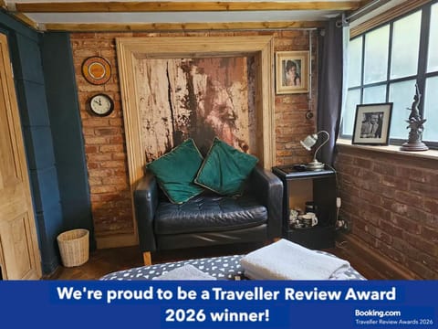 City Centre Stylish Hideaway Apartment in Exeter