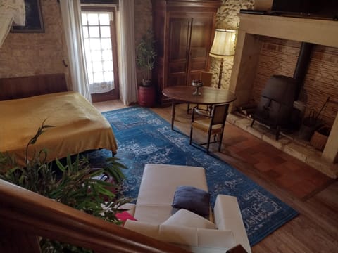 Bed, Living room, Photo of the whole room, Seating area, Bedroom