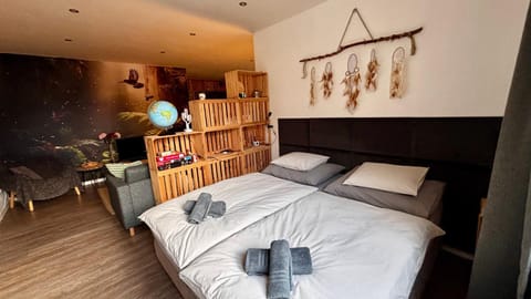 Bed, Photo of the whole room, Bedroom, towels