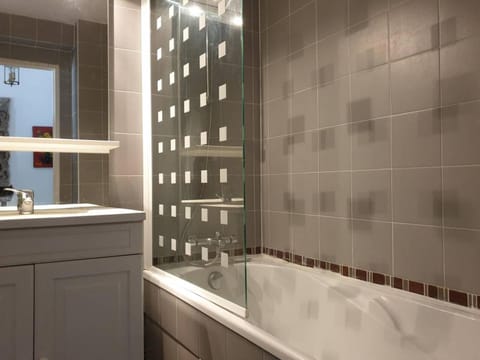 Appartement à 50m de la plage du Coz-Pors à TREGASTEL - Réf 603 Apartment in Trégastel