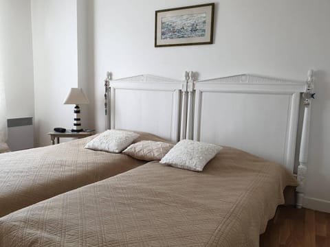 Appartement à 50m de la plage du Coz-Pors à TREGASTEL - Réf 603 Apartment in Trégastel