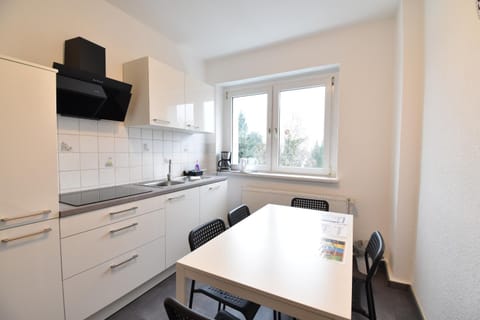 Kitchen or kitchenette, Dining area, pet friendly, stove