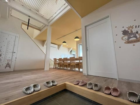 Dining area, children, young children, group of guests, Family