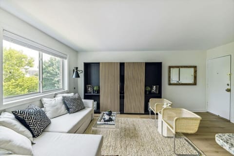 Crystal City Charm 2BR Free Parking 304 House in Crystal City