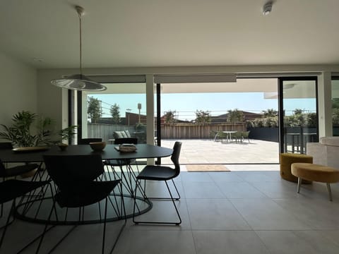 View (from property/room), Balcony/Terrace, Dining area