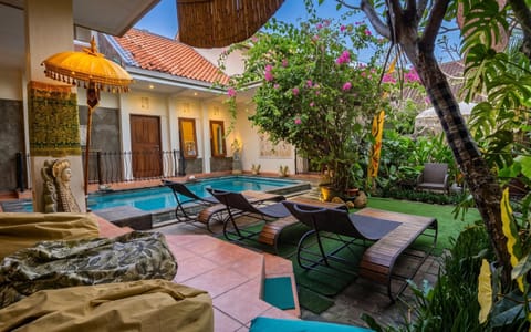 Seating area, Garden view, Pool view, Swimming pool, sunbed