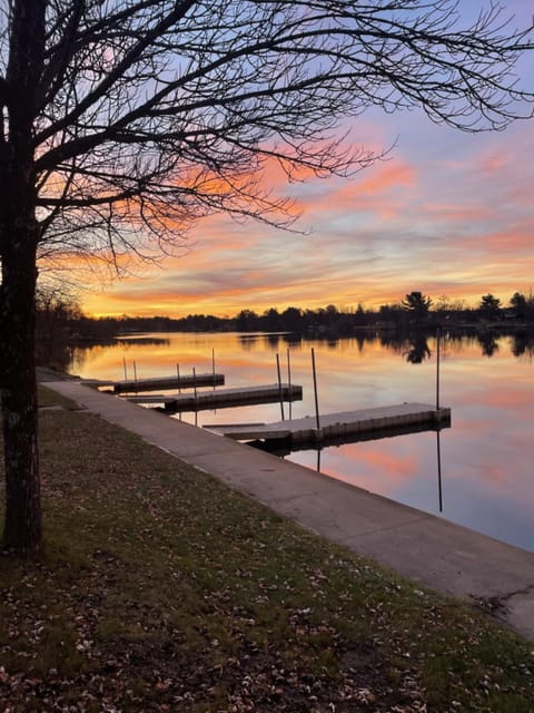 Bridge Inn Tomahahwk - 1st Floor, Room 106,1 King Bed, Pet Friendly, Laminate Wood Flooring, Walkout, River View, Price Includes 1 Pet Fee Bed and Breakfast in Wisconsin