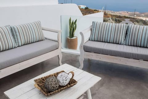 The Grand Cave House of Santorini House in Thera