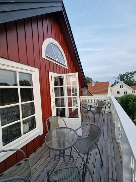 Property building, View (from property/room), Balcony/Terrace