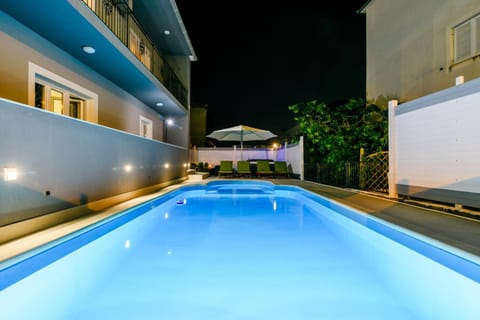 Night, Swimming pool