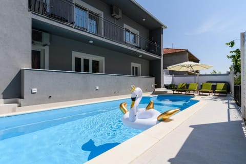 Villa Mihaela with private pool, jacuzzi and free secure parking Apartment in Trogir