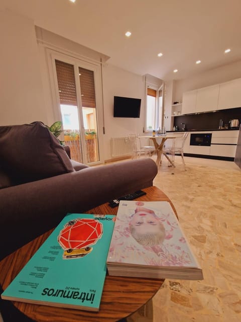 TV and multimedia, Kitchen or kitchenette, Seating area