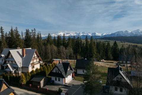 Property building, Off site, Day, Natural landscape, Bird's eye view, Mountain view