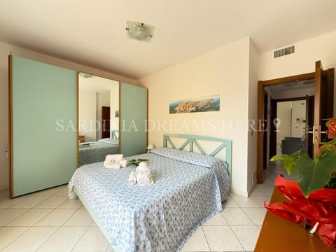 Bed, Bedroom, towels, air conditioner