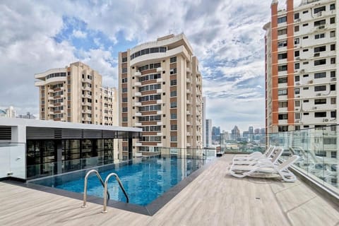 Day, Swimming pool, sunbed