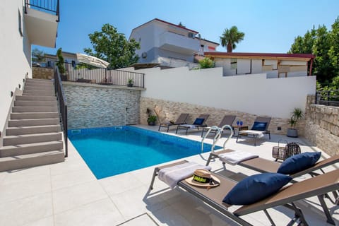 Swimming pool, sunbed