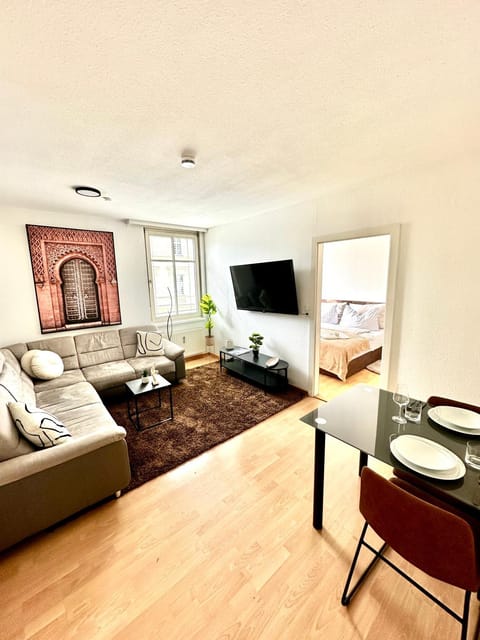 TV and multimedia, Living room, Photo of the whole room, Seating area, Evening entertainment