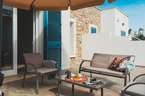 Property building, Patio, Dining area