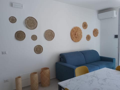 Living room, Seating area, air conditioner