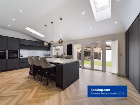 Dining area, kitchen