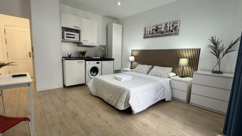 Bed, Kitchen or kitchenette, Photo of the whole room, Bedroom, washing machine