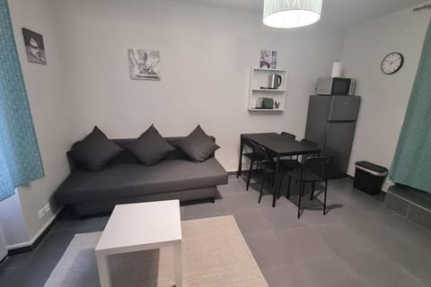 La Petite Terrasse du Parc Apartment in Gagny