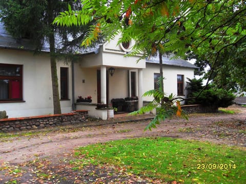 Property building, Facade/entrance, Day