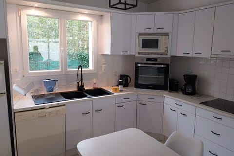 Cozy house near the sea House in Arzon