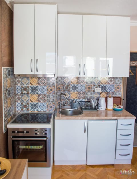 Kitchen or kitchenette, pet friendly, stove