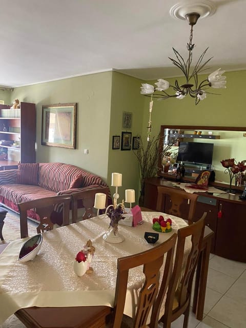 Central location! Spacious 2 bdrm with balcony Apartment in Arcadia, Greece