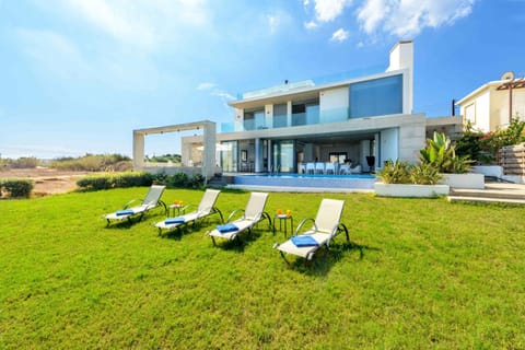 Property building, Patio, Natural landscape, Garden, Garden view, Pool view, Swimming pool, sunbed