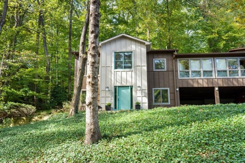 Property building, Day, Natural landscape, Garden, Garden view