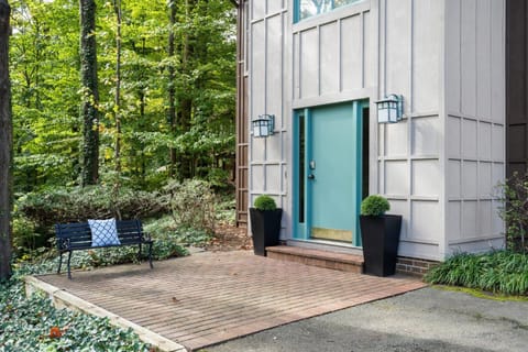 Property building, Facade/entrance, Spring, Day, Garden, Garden view