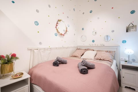 Bed, Decorative detail, Bedroom, locker, towels, air conditioner