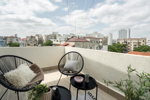View (from property/room), Balcony/Terrace, City view