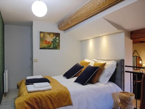 Bed, Bedroom