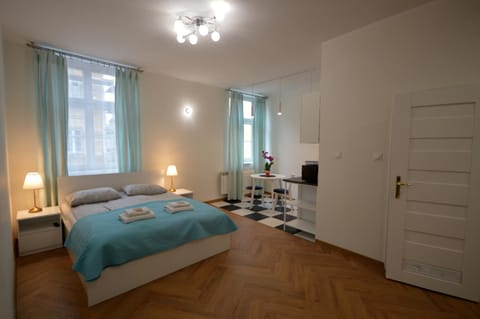 Bed, Photo of the whole room, Decorative detail